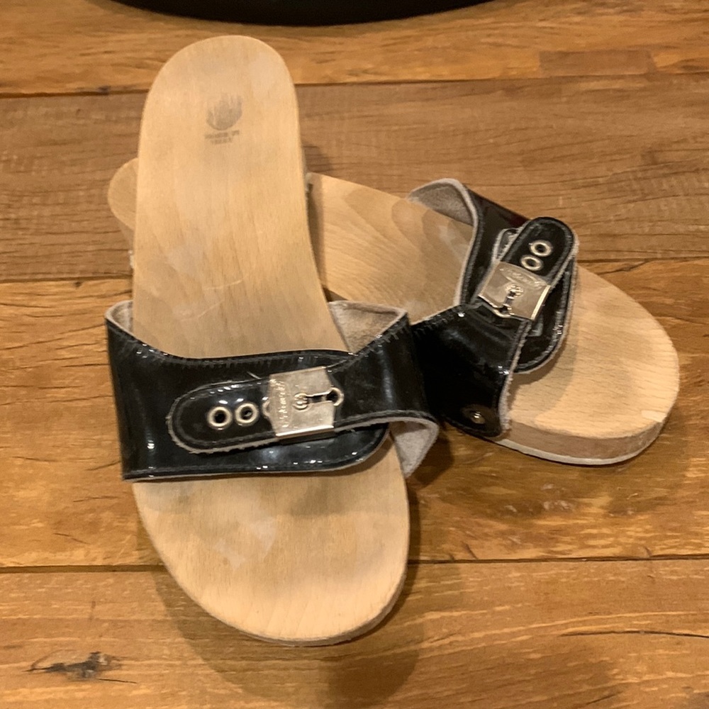 Dr Scholls original sandals.  Blk patent leather